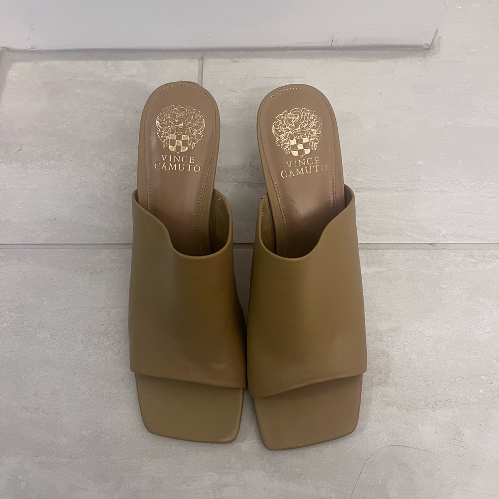 🤩Gifted w/ Purchase! Vince Camuto Heels